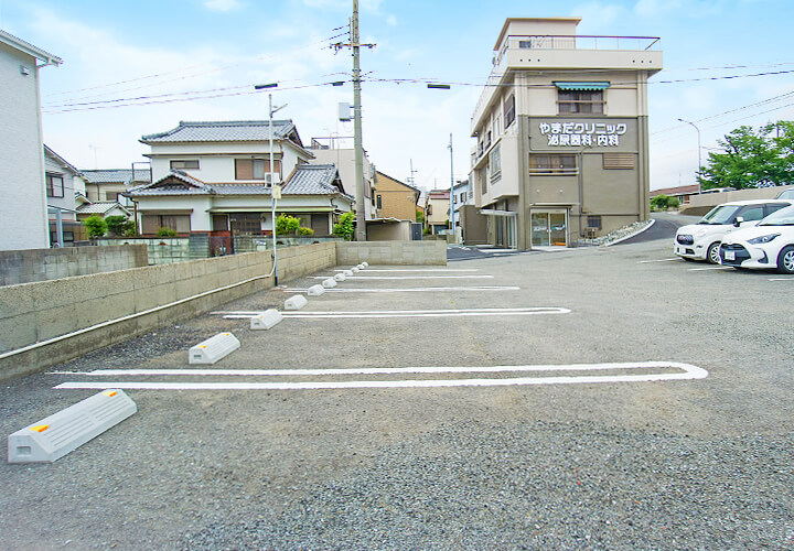 専用駐車場８台あり